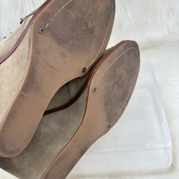 Frye Tan Wedge Booties with Moccasin Design
Size 9 Woman’s - Picture 10 of 13
